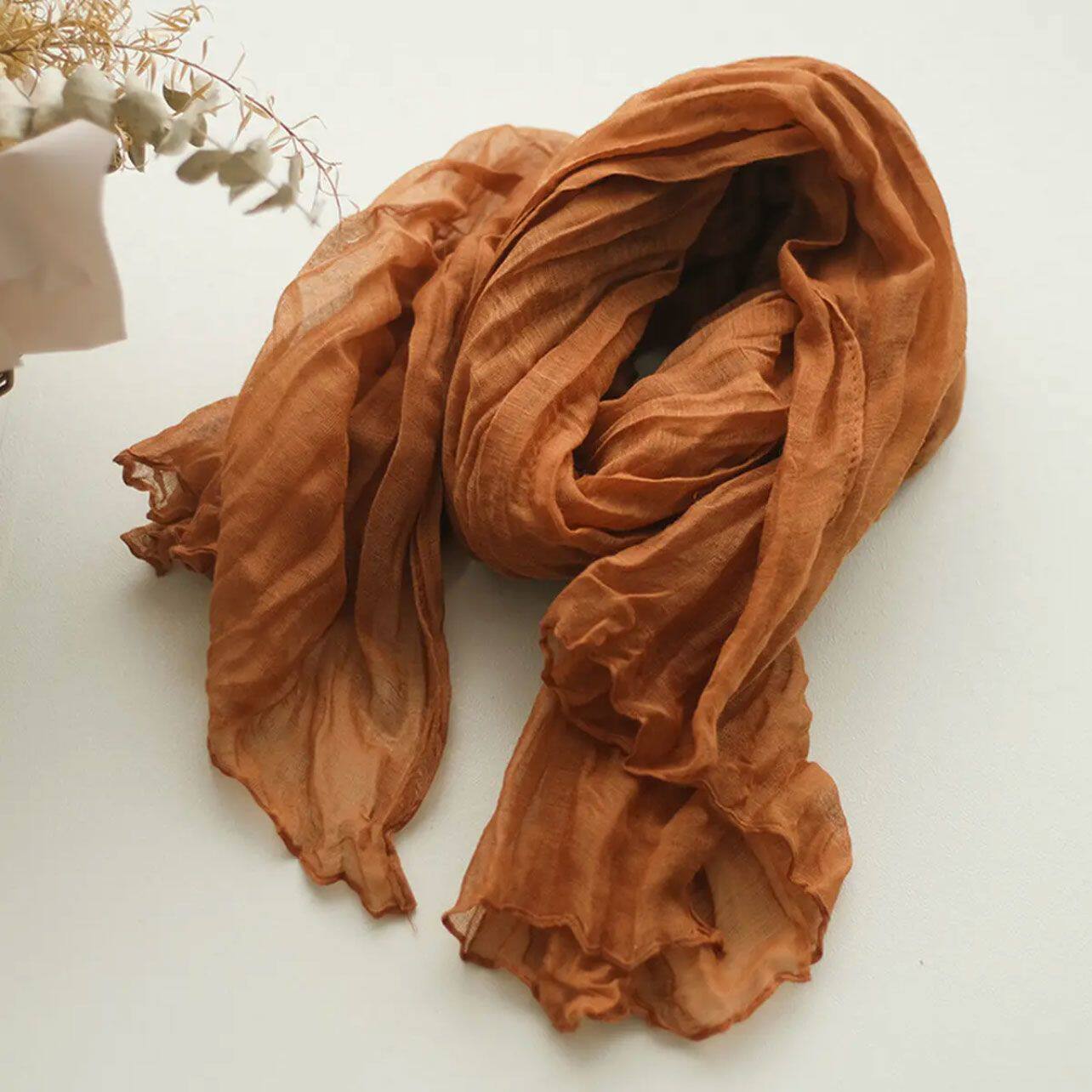 透气舒适百搭纯色棉麻纱巾褶皱长条复古围巾女保暖围脖防晒丝巾女