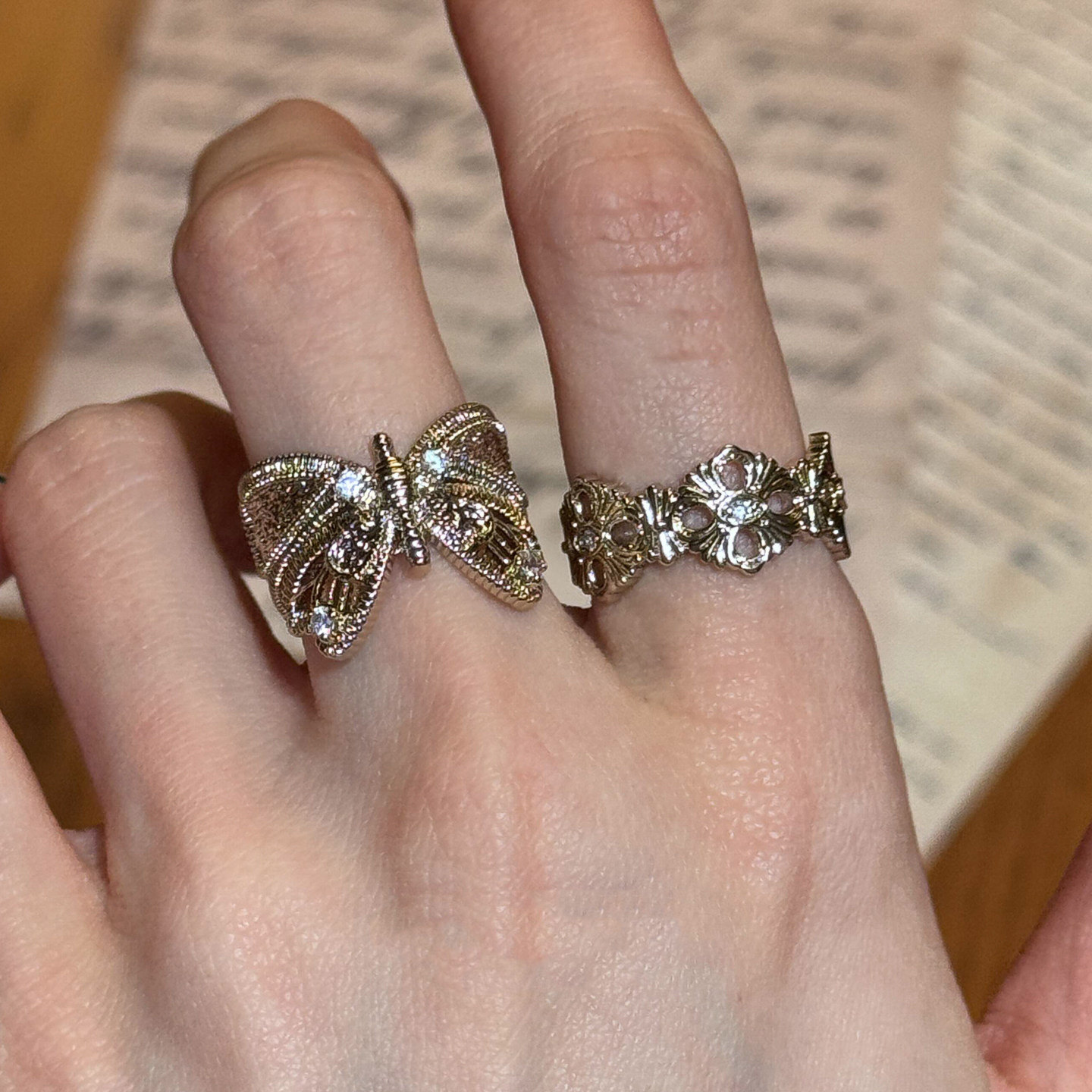 Bague papillon et fleur d iris ouverte vintage dorée_voghion.com