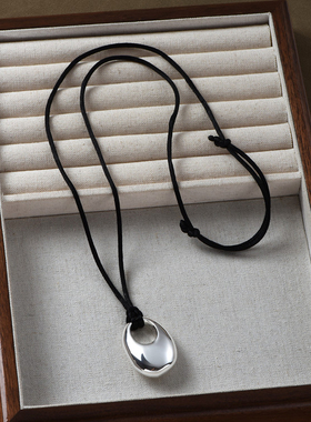 极简银色黑绳长款水滴项链女款2025新款高级感轻奢小众吊坠毛衣链