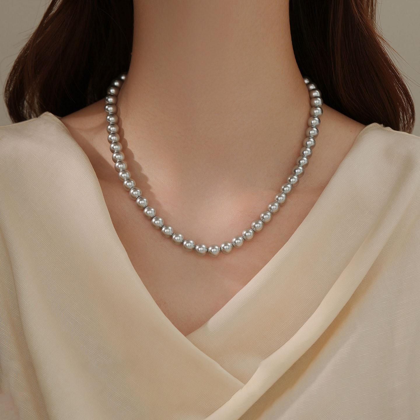 施家正圆元宝扣灰珍珠项链高级感