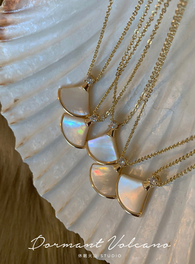 白贝母扇形项链女款2025新款爆款