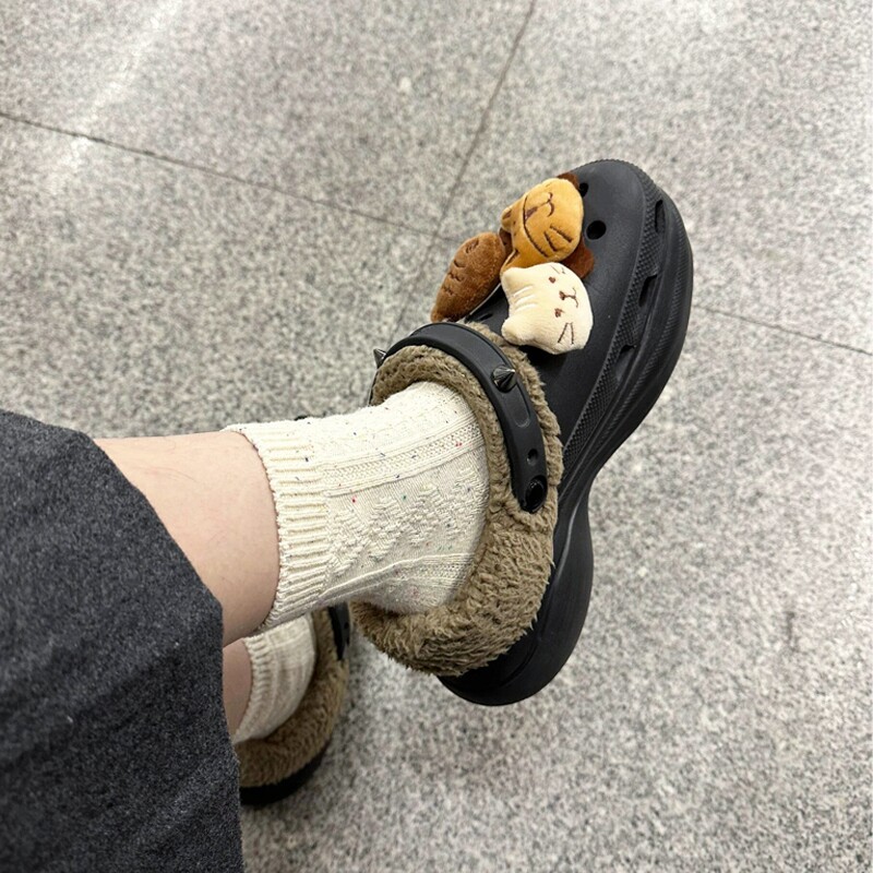 洞洞鞋毛绒内胆秋冬季加绒鞋套加厚鞋垫棉拖鞋女款2025新款配饰