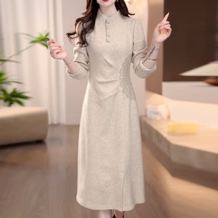 连衣裙2025新款女秋冬十三行爆款加厚长袖巨好看轻奢高级感配大衣