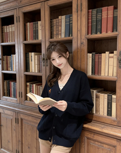 藏青色慵懒风刺绣蝴蝶结宽松外搭毛衣针织开衫 外套休闲上衣女秋冬