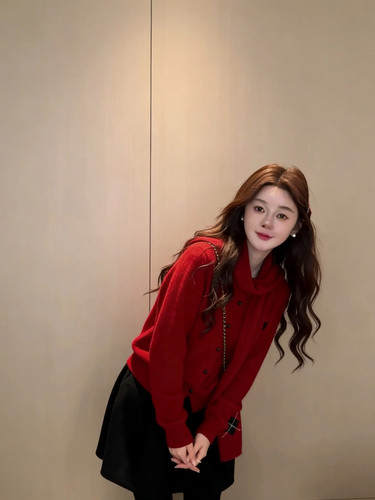 2025新款圣诞红可拆卸围脖套头毛衣冬季慵懒风V领长袖宽松针织衫