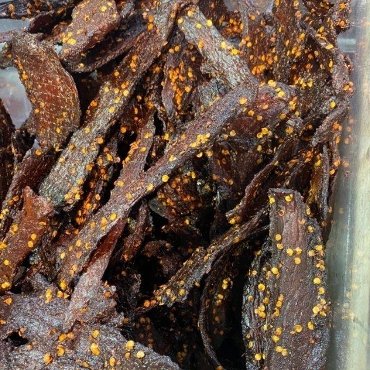 云南特产德宏傣味牛肉干巴涮涮辣干巴芝麻香辣牛干巴酥脆即食零食