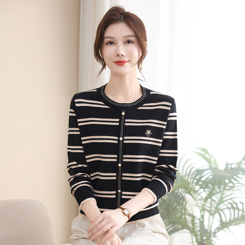 日本品质2025妈妈秋装洋气条纹针织打底小衫40岁50中老年女装秋冬