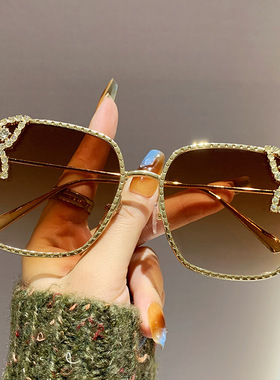 日本品质2025新款精致蝴蝶墨镜欧美时尚镶钻太阳镜女士方形大框轻
