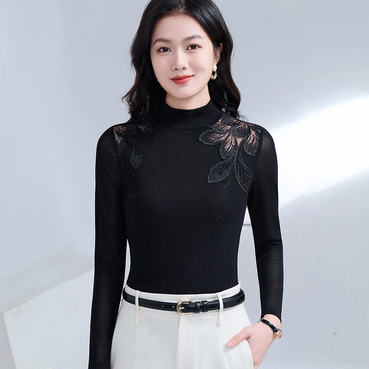 2026年春装新款蕾丝上衣女轻奢高级感烫钻网纱t恤勾花镂空打底衫