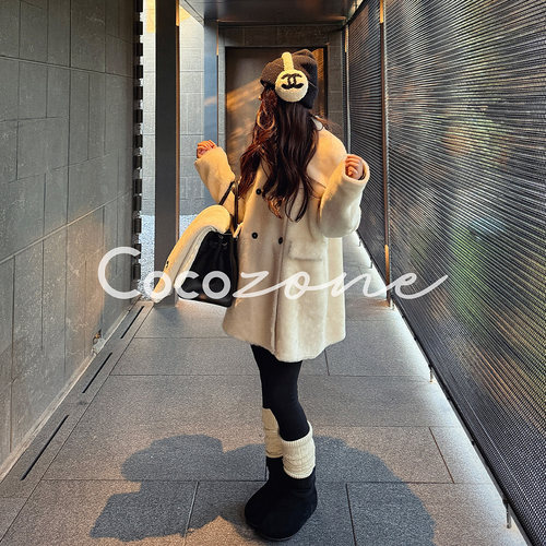 COCO ZONE 刘 一一 “雪绒绒”双排扣翻领口袋皮草 CD2A2942