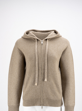 COCO ZONE 刘一一 “奶茶外套”老钱风连帽微落肩外套 CD2A1879