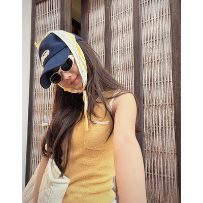 COCO ZONE 刘一一 26早春罗纹滚边V领背心 CF1A0319