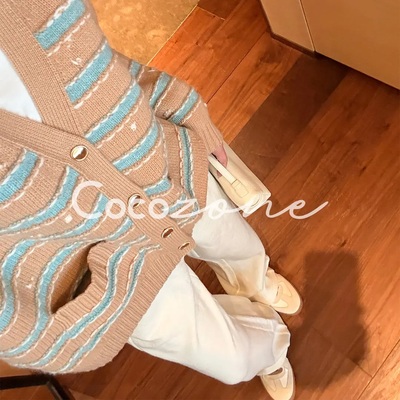 COCO ZONE 刘一一 100绵羊毛条纹拼色V领单排扣针织开衫CC1D2419