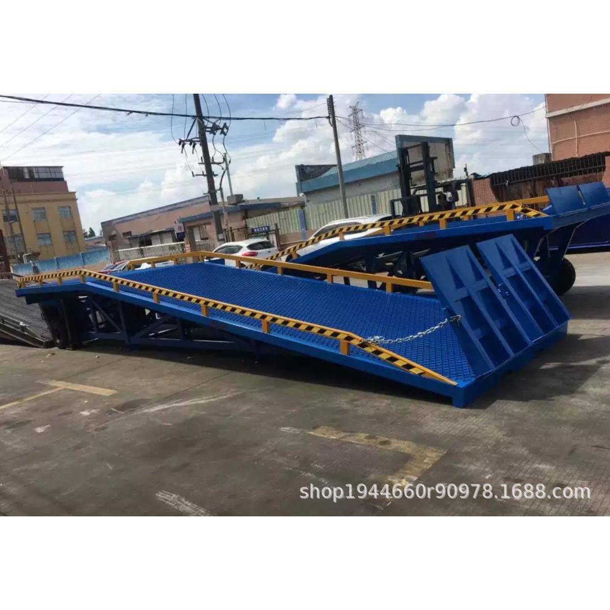 移动登车桥装卸平台集装箱叉车卸货平台手动液压升降坡道斜坡过桥