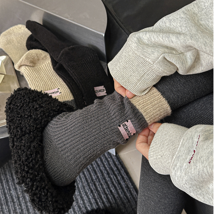 蚂蚁哥的袜子拼接撞色刺绣中筒袜