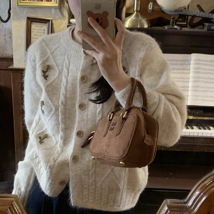 佐梦依立体花朵毛衣