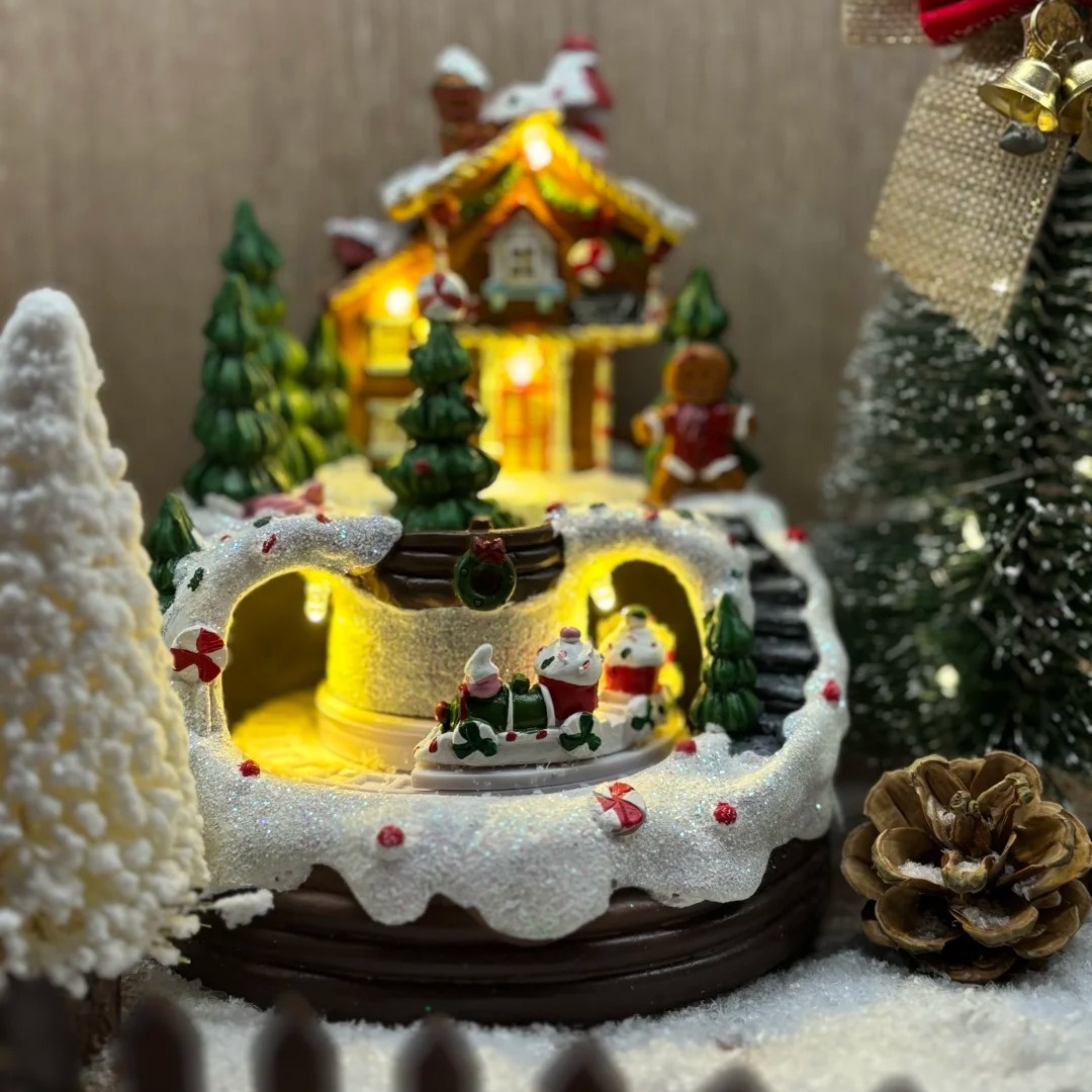 圣诞节灯光旋转八音盒姜饼人雪人桌面饰品摆件送男女朋友闺蜜礼物