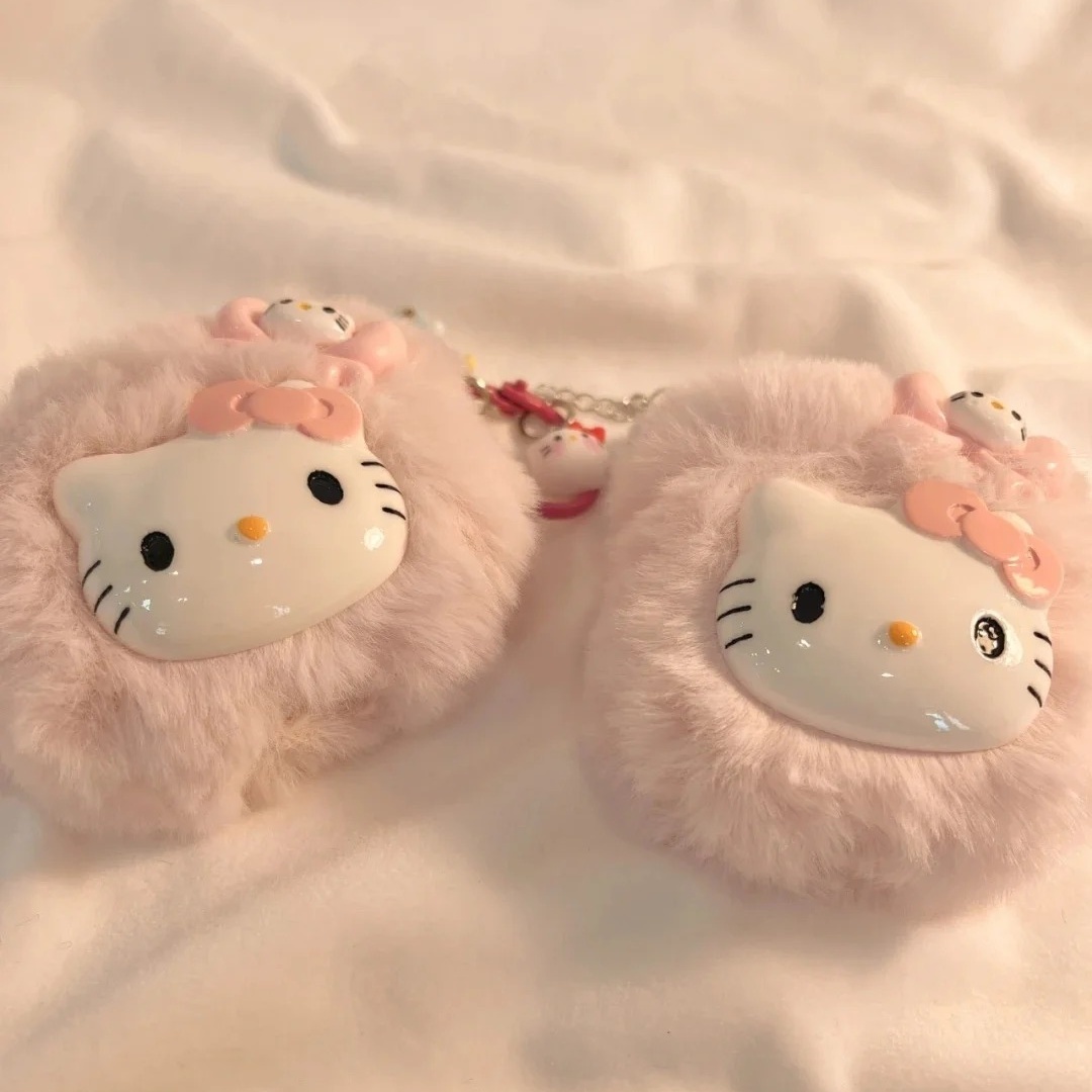 毛绒绒的小凯蒂猫尊嘟太可爱噜！