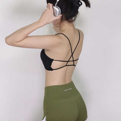 交叉露背带胸垫背心吊带