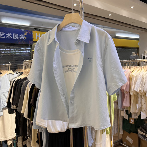 十三行简约风翻领浅蓝衬衫女刺绣字母短款小个子百搭短袖开衫上衣