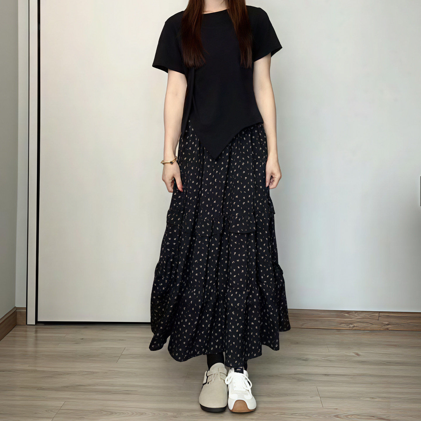 高级感黑色碎花半身裙女2026春季新款大码遮肉显瘦中长款a字裙子