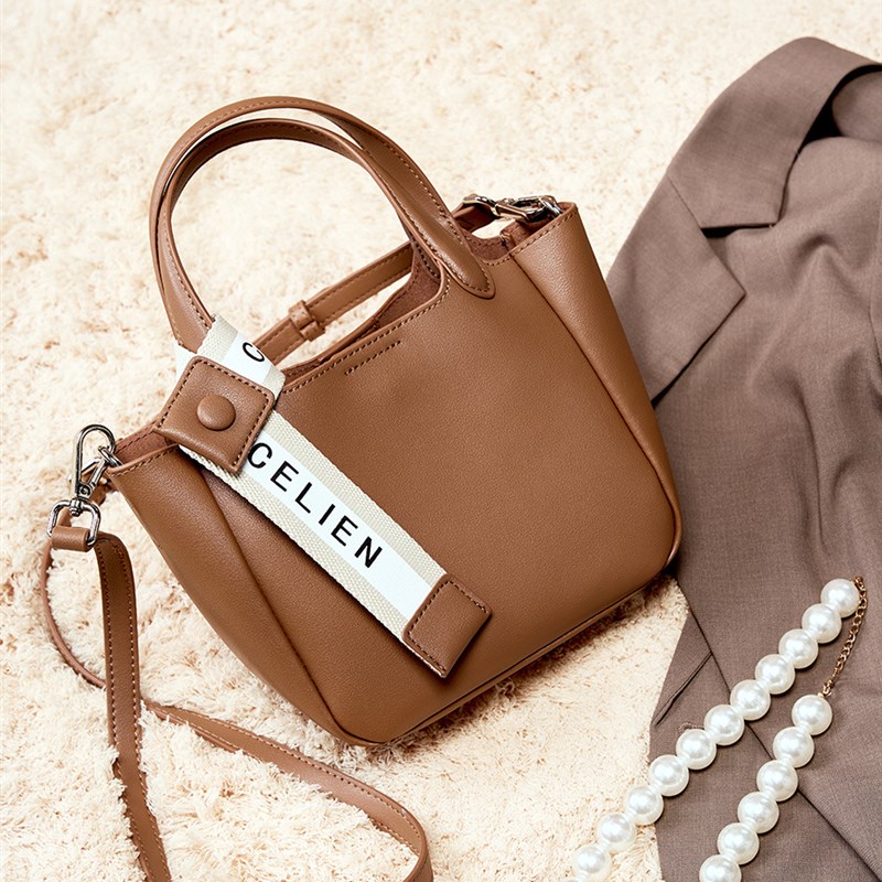 手提包高级感斜挎包2025夏季新款时尚女包水桶包出门小拎包通勤包