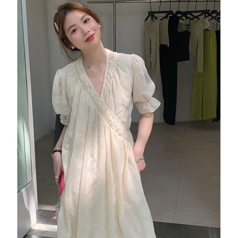 孕妇连衣裙夏季2025新款遮孕肚宽松显瘦设计感V领海边度假长裙子