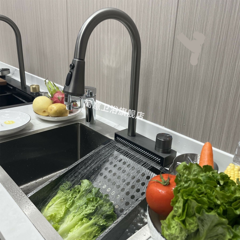 飞雨瀑布厨房单孔龙头抽拉水龙头冷热水防溅可旋转枪灰色水槽通用