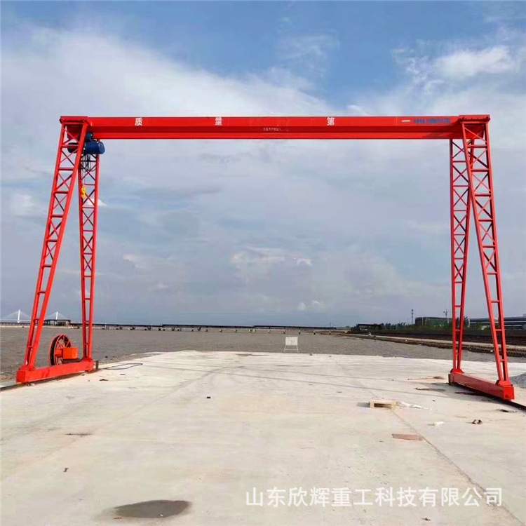 山东工厂龙门吊起重机 操作简单性能稳定 大型20吨电动门式起重机