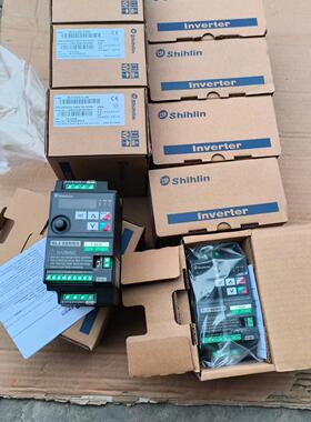 士林变频器SL3-021-1.5K 电压220v  1.5k