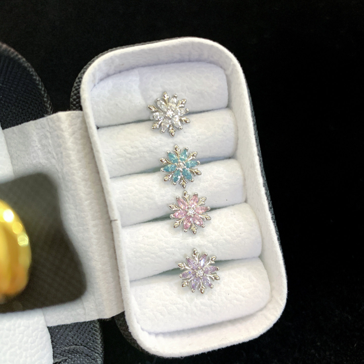 GR三色圣诞雪花316L医用钛钢耳钉精致时尚耳骨钉气质养耳洞耳饰女