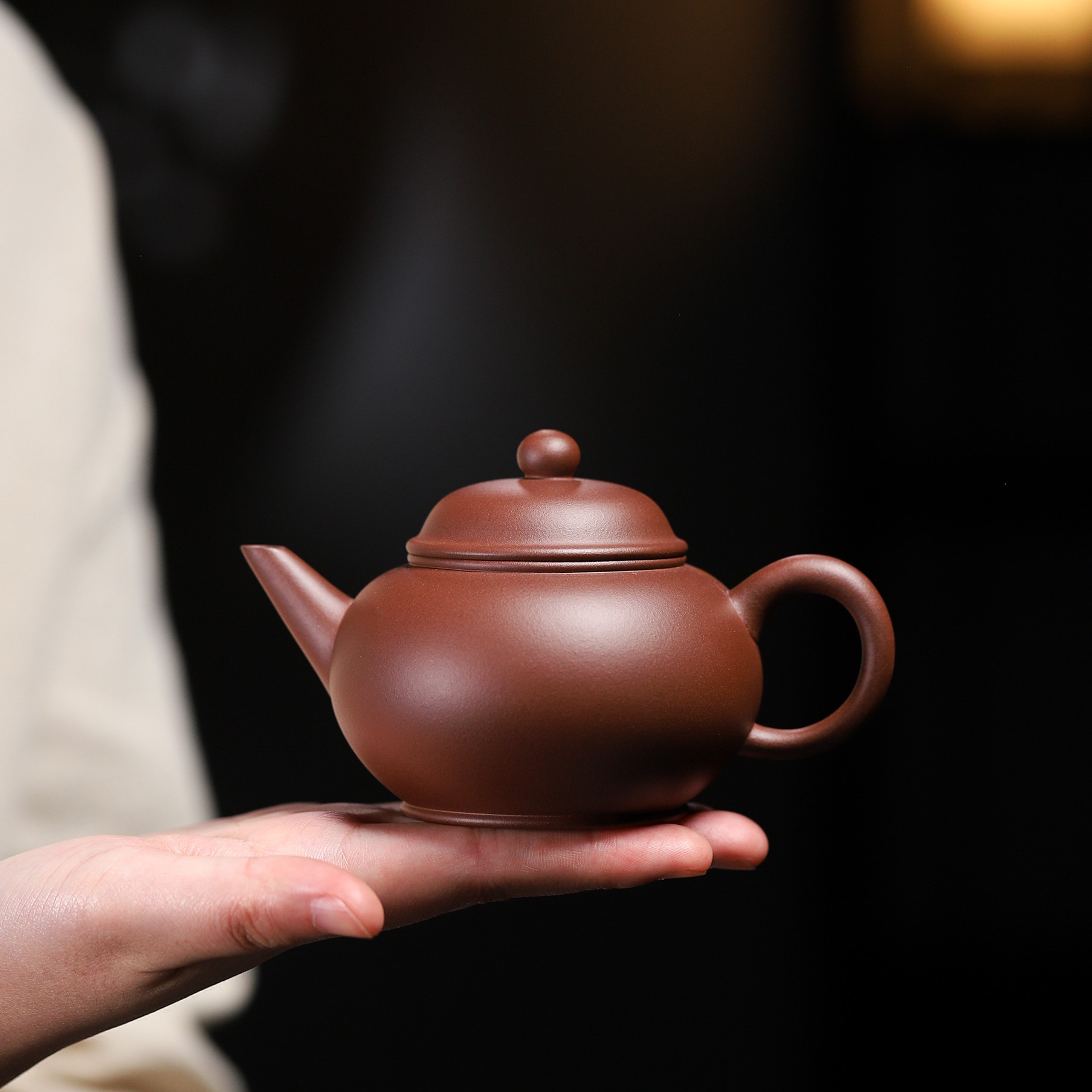宜兴纯手工原矿紫泥球孔水平茶壶