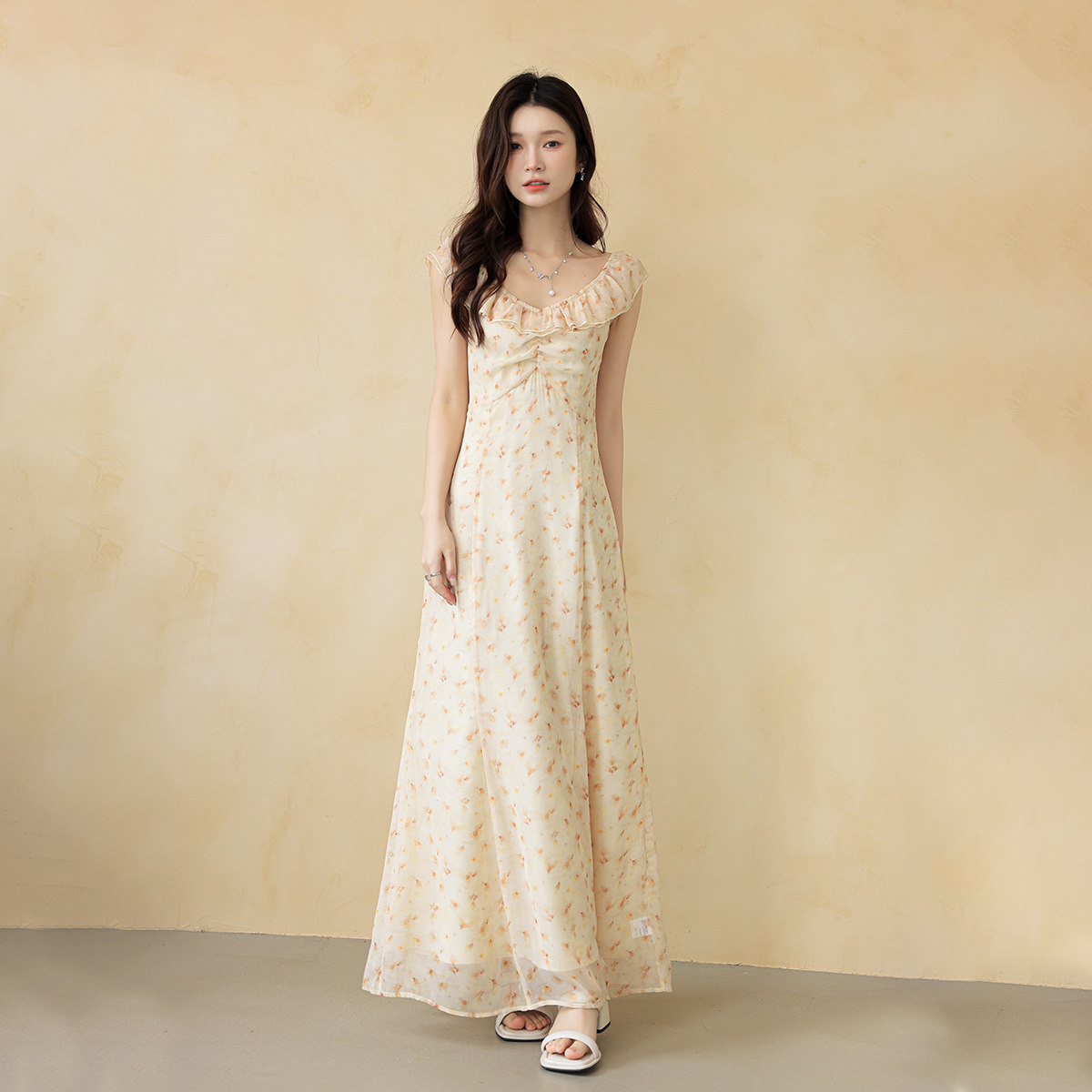 club news法式小飞袖碎花长裙气质v领收腰显瘦茶歇度假风连衣裙女