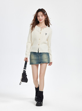 CLUBNEWS秋冬外套上衣圆领爱心刺绣甜美麻花长袖打底针织衫女开衫