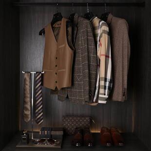 意式轻奢样板房衣服男士衬衫马甲棕色外套托盘领带香水皮鞋饰品