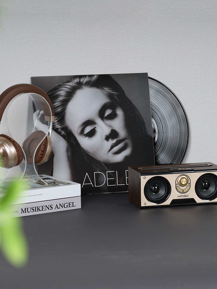 样板房间音乐主题复古收音机音响音响耳机架黑胶唱片书桌软装摆件