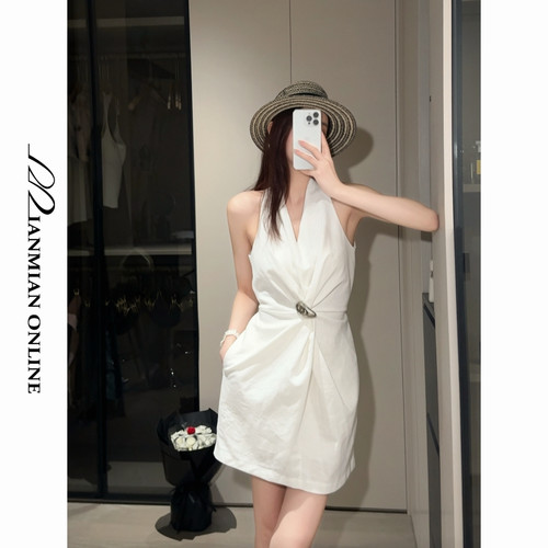 MIANMIANONLINE“银扣留白”简约扭结设计感V领背心连衣裙367