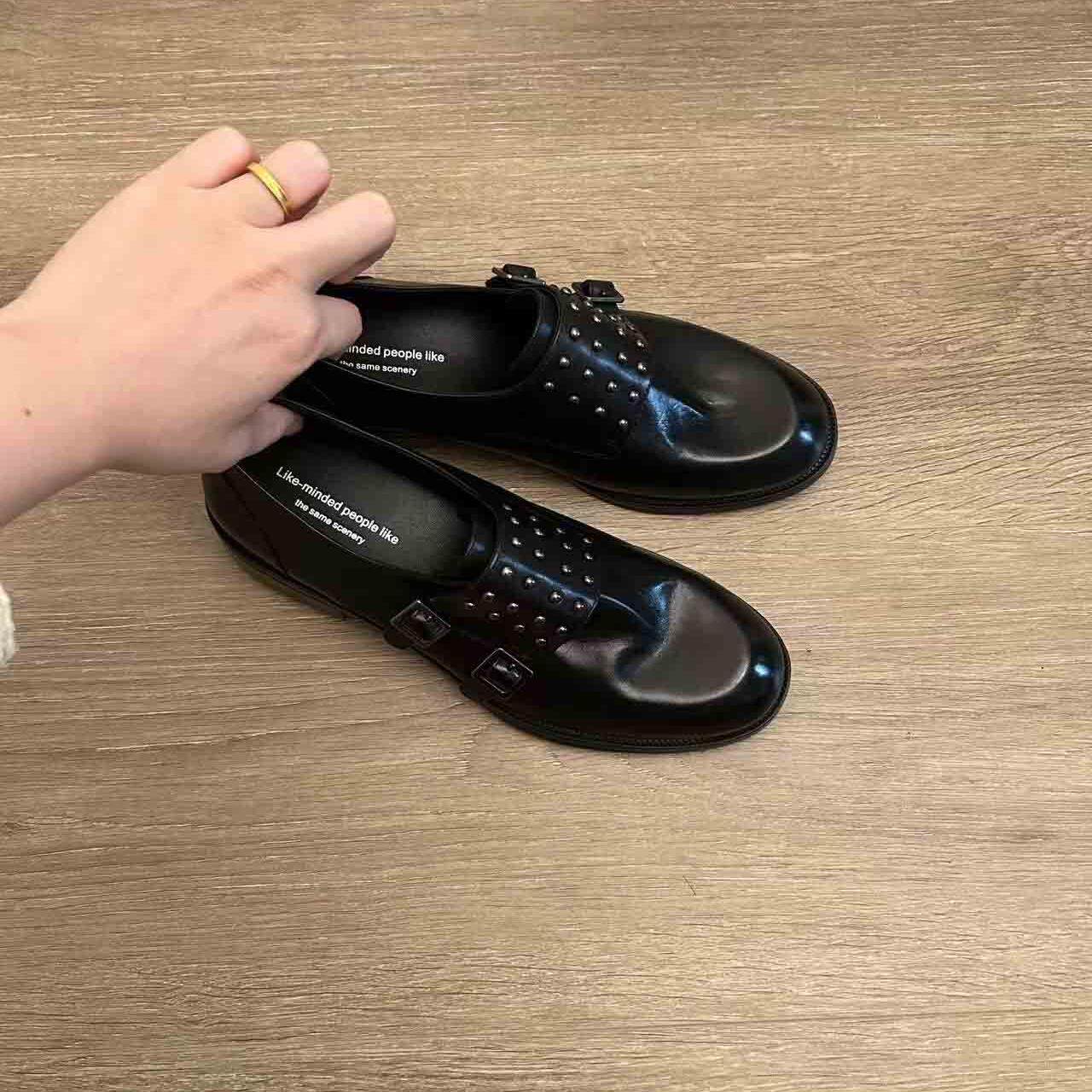 钉孟克鞋扣搭油黑牛皮休闲时装鞋