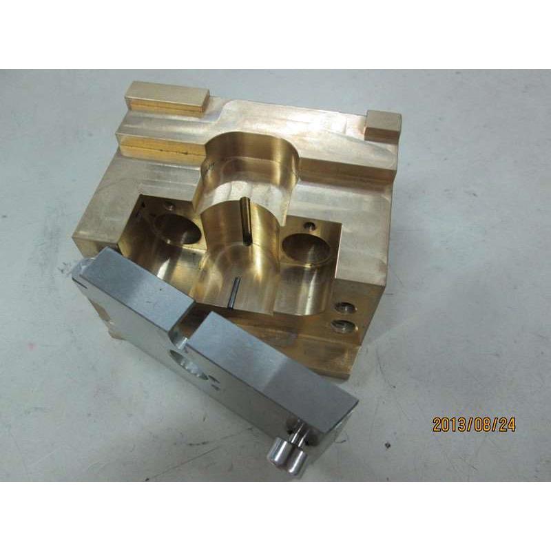 FA机型慢走丝上机头铜座RA上机头眼膜座带门板M602  X192B442H01