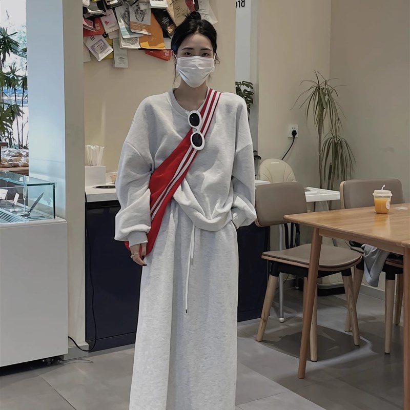 胖mm慵懒风休闲套装女秋冬大尺码2-300斤宽松圆领厚棉T+半.身裙两