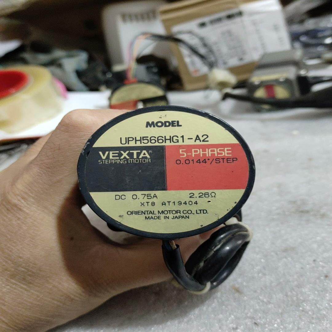 【议价】拆机件UPH566HG1－A2步进电机便宜出售了图片是实物