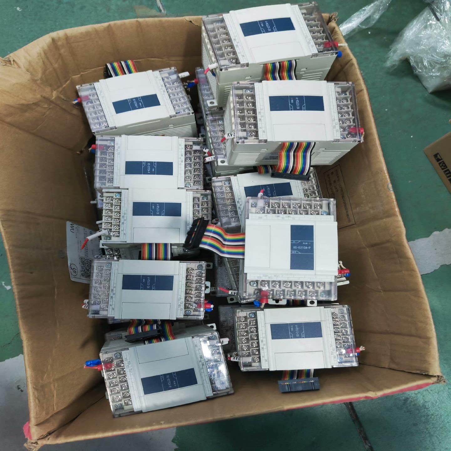 【议价】信捷PLC扩展型号XC-E2TCA-P库存30套成色