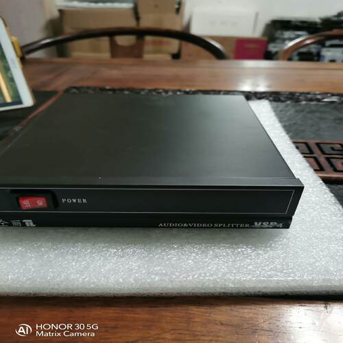 【议价】仝丽DSP4高清晰三色差分配器一进四出音频视频 1