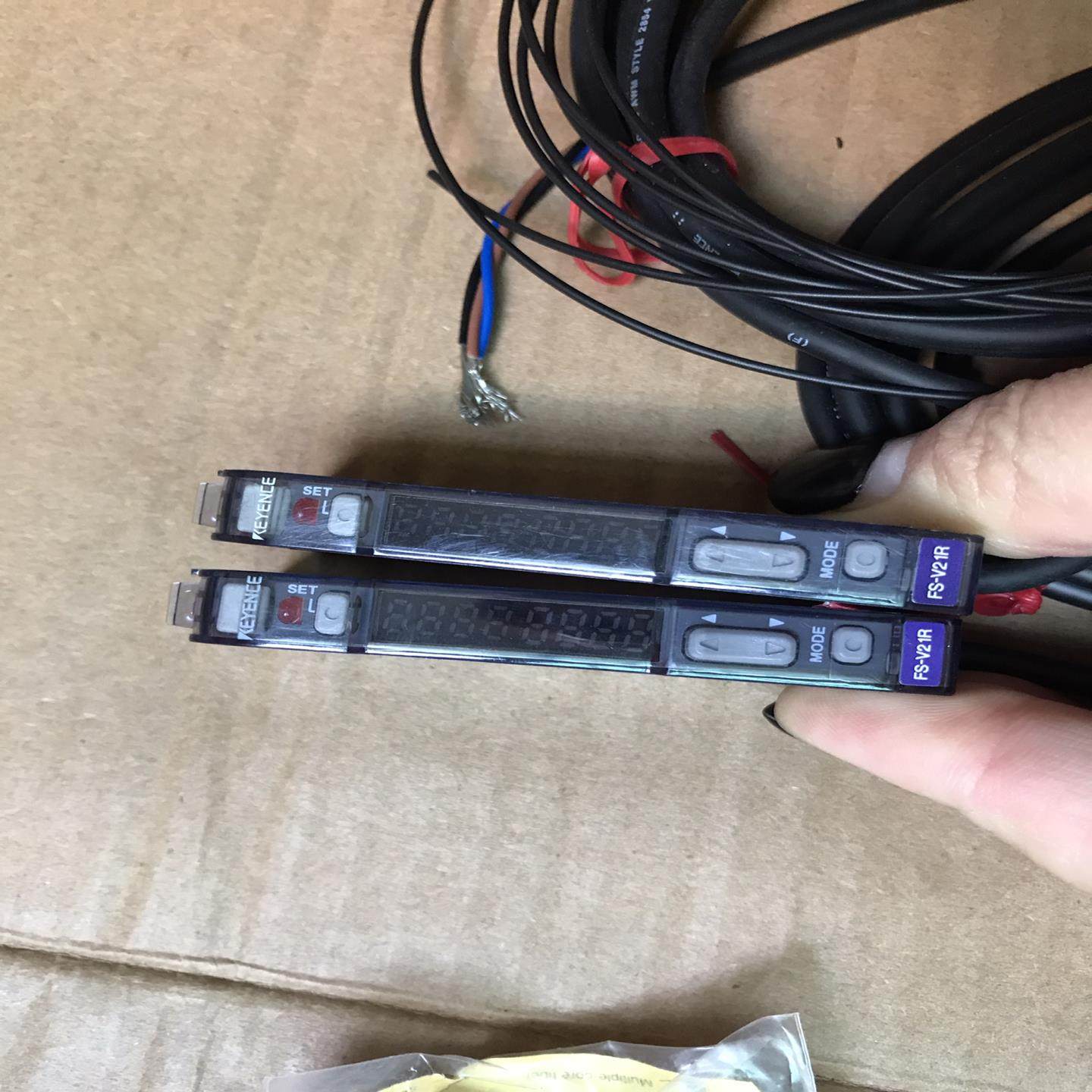 【议价】基恩士  FS-V21R光纤放大器 全新库存 没有包装 一个