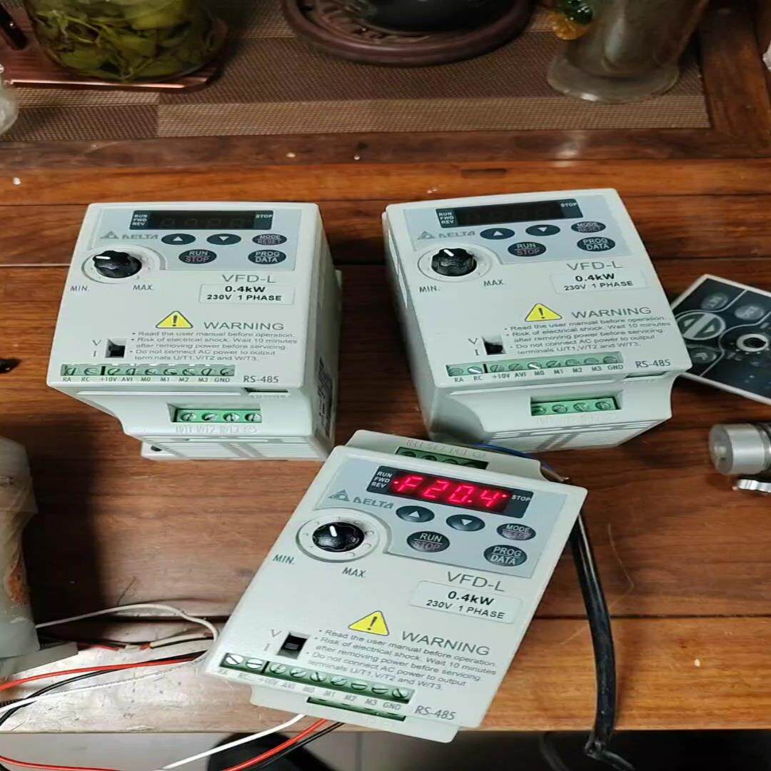 【议价】三台闲置全新台达04kw变频器都是220C电压没有包装