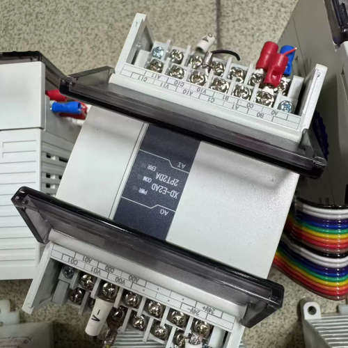 【议价】信捷PLC扩展模块，型号XD-E2AD2PT2DA，成色几乎