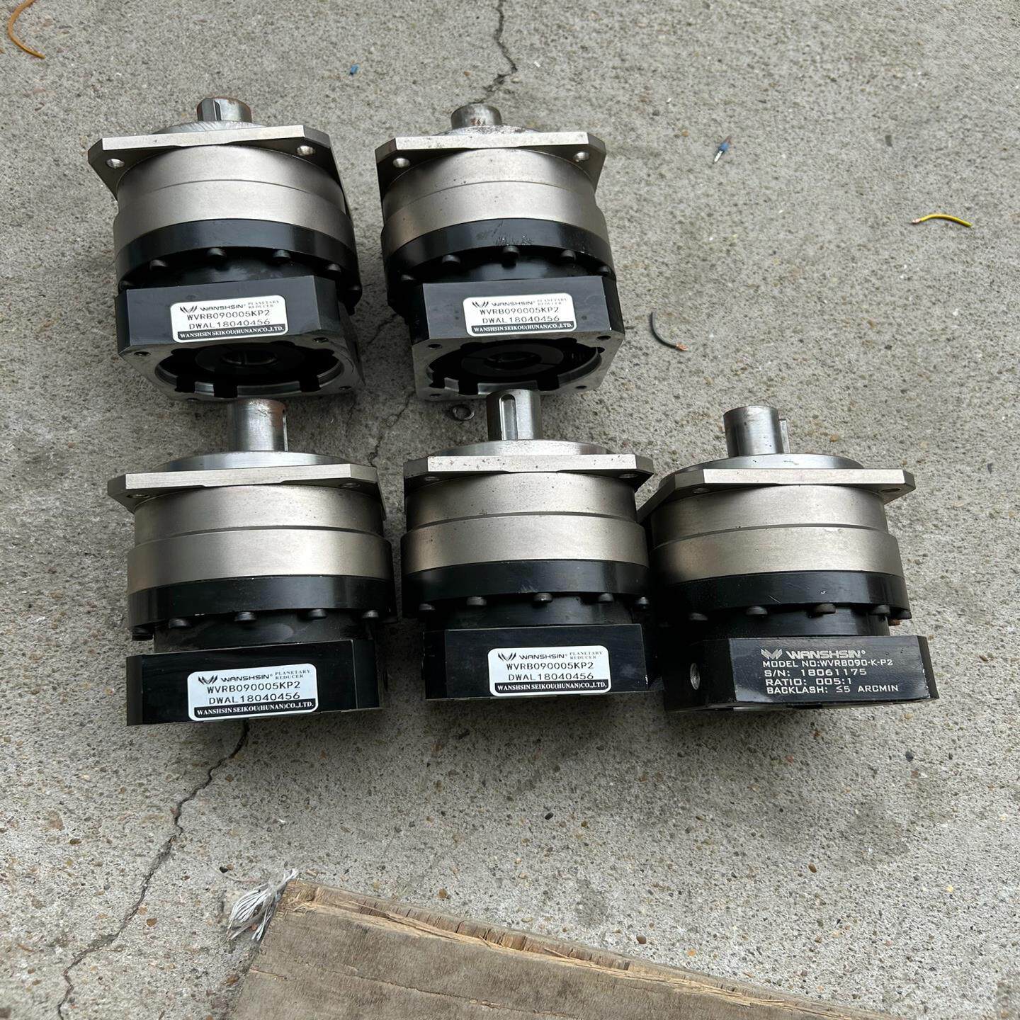 【议价】5台斜齿型90精密行星伺服减速机装配750瓦伺服电