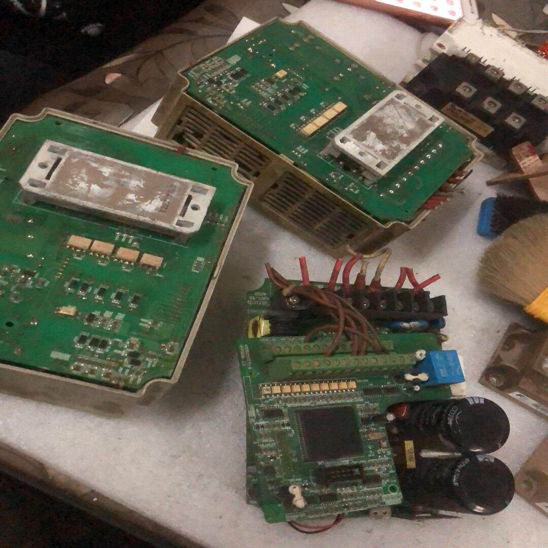 [议价]三基变频器二手拆机壳子破了拆配件出模块型号是p089a2