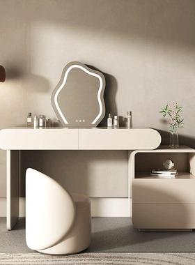 轻奢代梳妆台收纳柜高档卧室简约现型BUR小户化妆台诧寂风卧妆室