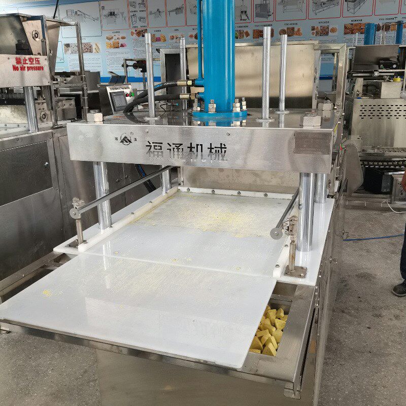 热销福通全自动奶酪机自动压块更省力奶酪块设备大小可定三角酪成
